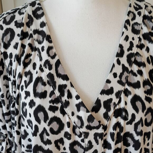 Torrid Harper Womens 4X Black Gray Leopard Crepe de Chine Flutter Sleeve Blouse - Picture 3 of 11